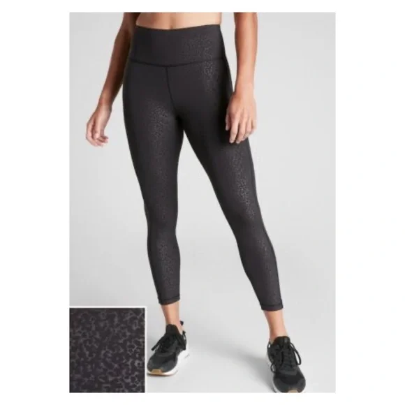 Athleta Ultimate Stash Pocket Embossed XS EUC - Picture 2 of 9